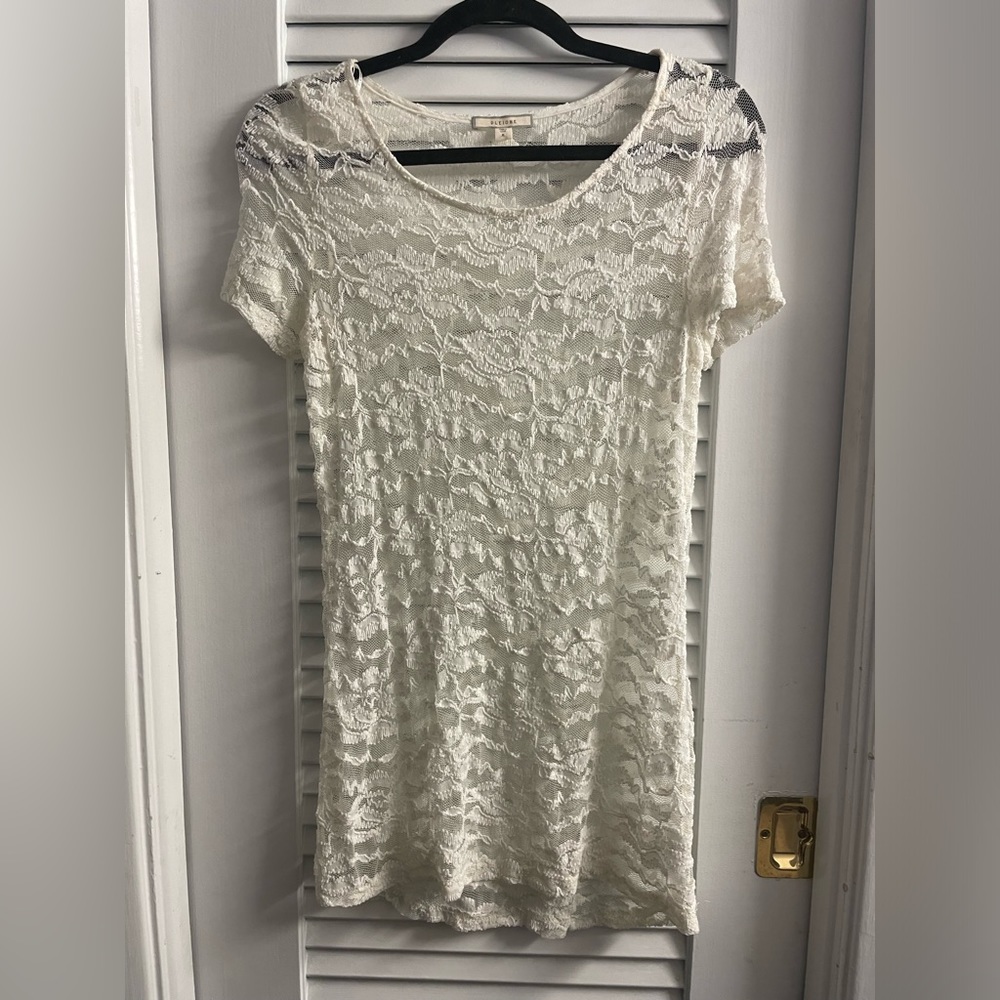 Pleione Vintage Unlined Lace Scoop Neck TeeSize M- lots of stretch Anthropologie